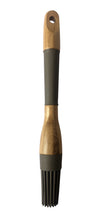 Load image into Gallery viewer, Pastry brush with Wooden Handle and Hook with Natural Bristles 9" (5065318989955)
